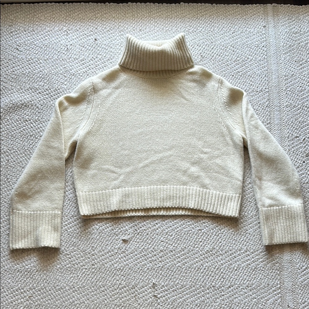 Polo Cream Cropped Turtleneck Sweater szL